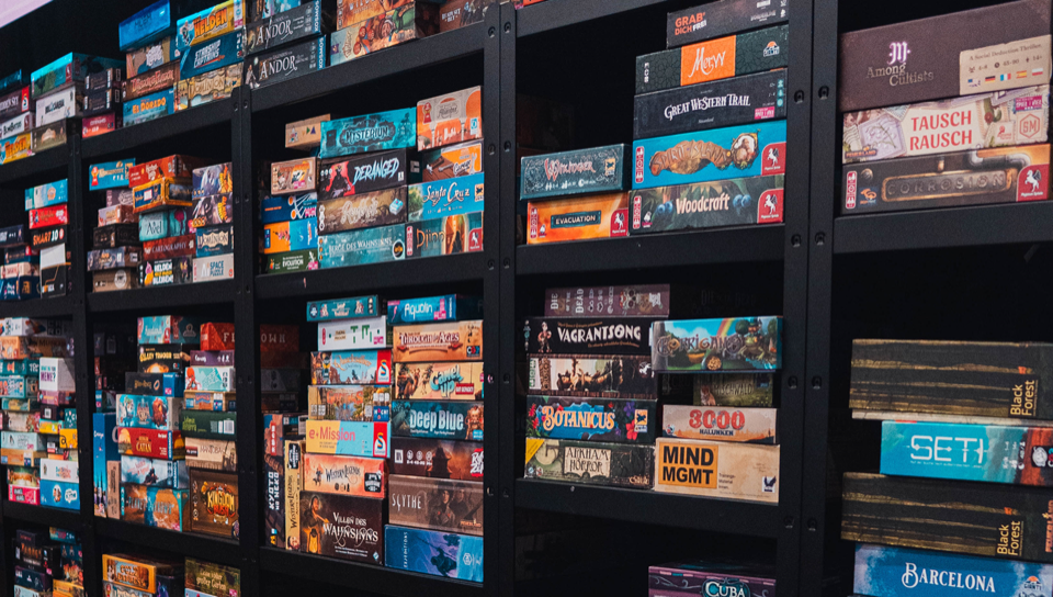Große Spieleausleihe mit vielen Brettspielen